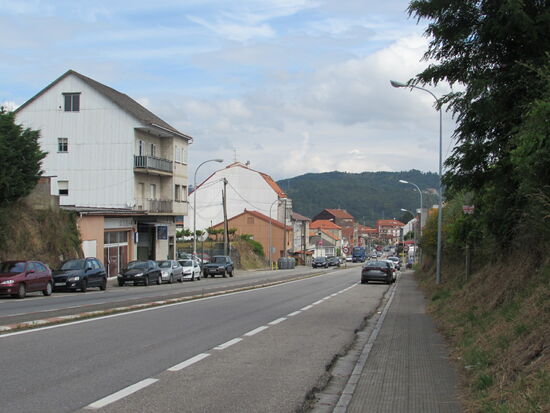 Manchmal führt der Weg auch entlang wenig schöner Straßen, wie hier in Arcade.