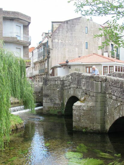 Das Hostel liegt direkt neben dieser Brücke am Jakobsweg.