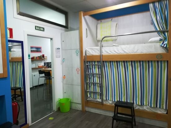 Alles sehr modern, Blitz sauber und einen gratis Wäsche- Service gibt es auch 