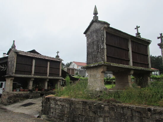 Noch einmal sehe ich Kornspeicher.