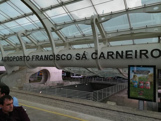 Die S-Bahn startet direkt am Flughafen.