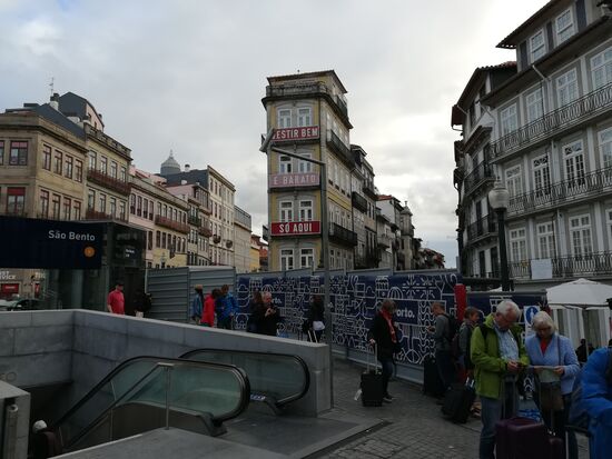 Wir fahren bis zur Station Sao Bento.