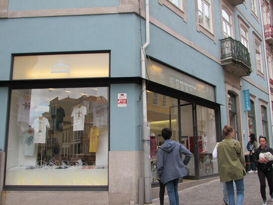 Dann geht es aber auf kleinem Umweg zum Hostel und wir beziehen ein Frauenzimmer mit zwei Etagenbetten.