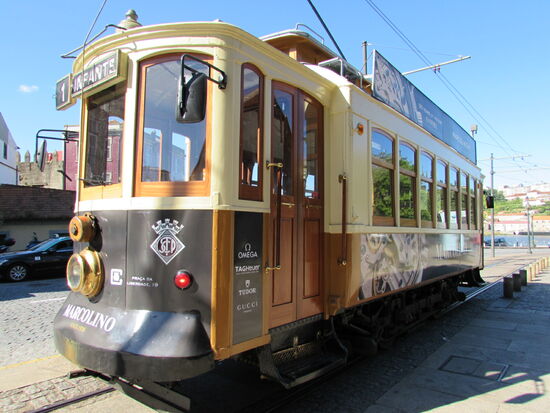 Das ist sie. Mit ihr fahren wir für 3,50€ pro Person bis zur Endstation. Das spart ein paar Kilometer Wanderweg und wir sind direkt an der Küste.