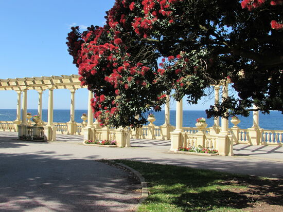 Nun laufen wir Kilometer um Kilometer immer entlang der Küste. Es bläst ein kräftiger Wind und wir haben Gegenwind