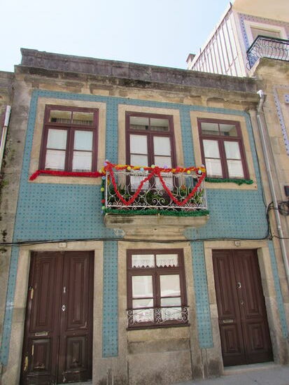 Schöne typische Häuser in den Gassen von Vila do Conde.