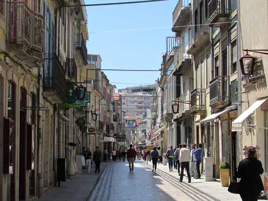 In der Fußgänger Zone von Varzim.