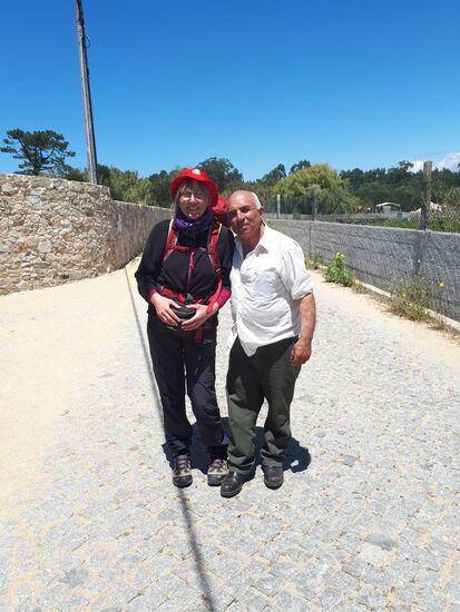 Er will unbedingt ein Foto mit uns.