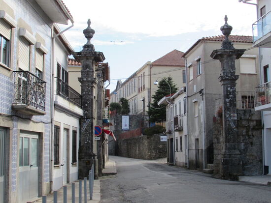 Die Strecke von Moledo bis Caminha ist nicht schön, fast nur entlang einer viel befahrenen Straße. Doch ab diesem Eingang zur Altstadt, ist der Ort recht hübsch.