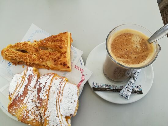 Das Gebäck und der Kuchen sind hier mega lecker.