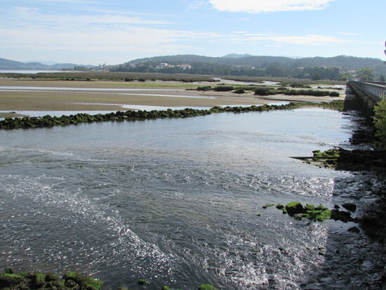 Am Ortsausgang überquere ich den Fluss Coura.