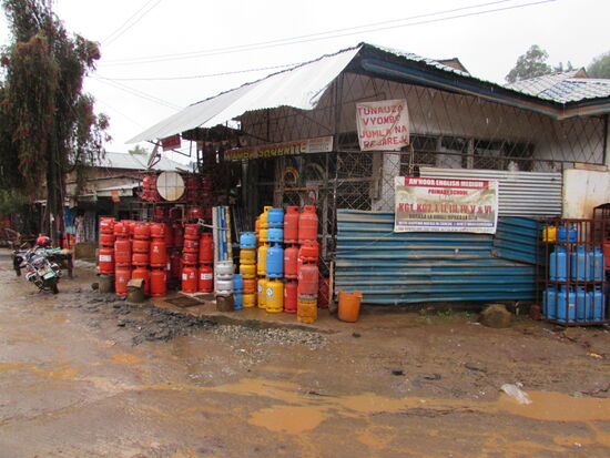 Einiges im Land ist im Wandel. Immer mehr Haushalte kochen mit Gas anstelle auf einer offenen Feuerstelle.