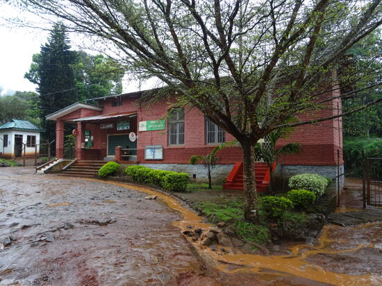 Hier ist heute die Post und ein ATM