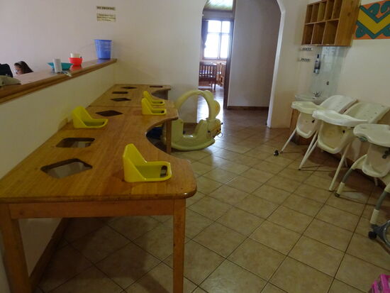 In diesem Bereich werden die Krabbelkinder gefüttert