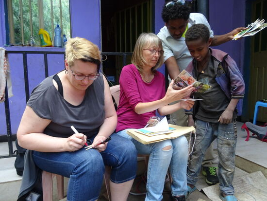 Auch Abeba ist ganz interessiert 