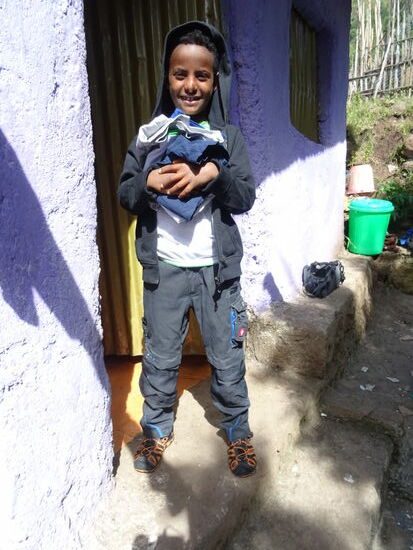 Vorr lauter Freude drückt uns Kedou zwei Küsschen auf.