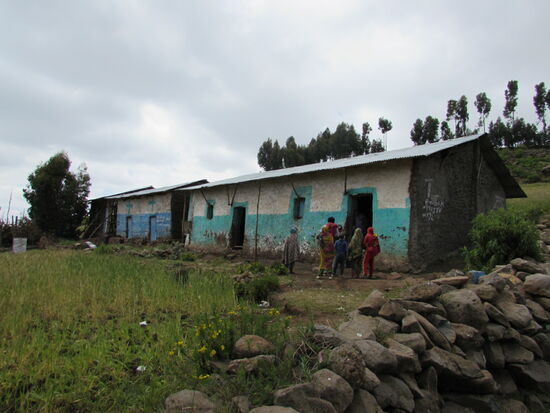 In dieser Schule werden 140 Kinder unterrichtet.