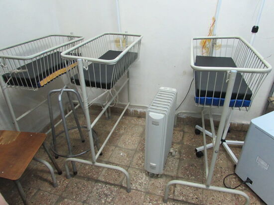 Stolz zeigt man uns den Raum mit Brutkasten und Wärmebettchen.