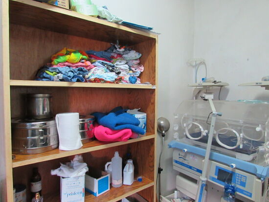 Hier lagert nun unsere Kleiderspende, die später verteilt wird.