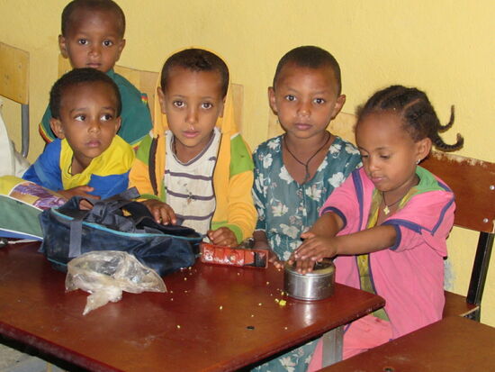 Dort sehen wir unsere kleine Beti (rechts)