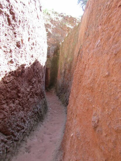 Gänge und Tunnel verbinden die Kirchen miteinander