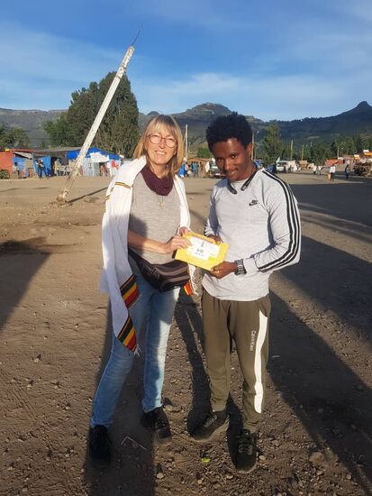 Übergabe mit Beweisfoto 