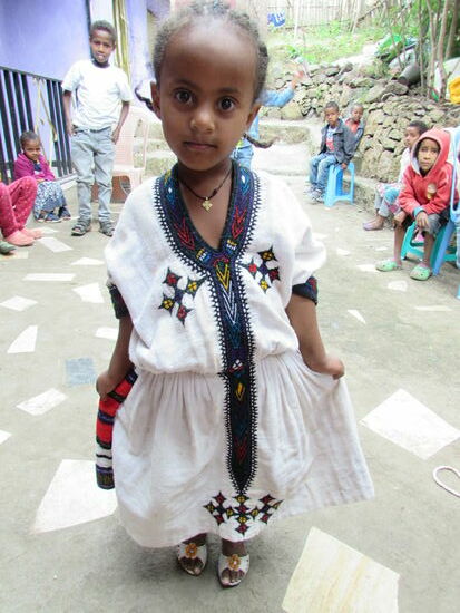 Beti heute im traditionellen Kleid