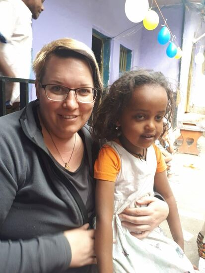 Wir haben immer mindestens ein Kind auf dem Schoß - hier ist es Bethlehem