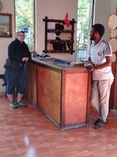 Wir bezahlen die Rechnung mit Kreditkarte, was wieder nicht so unproblematisch ist - es klappt erst beim dritten Anlauf - schlechtes Internet