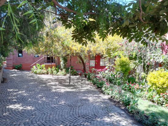 Der Eingangsbereich - die Anlage ist für hiesige Verhältnisse sehr gepflegt