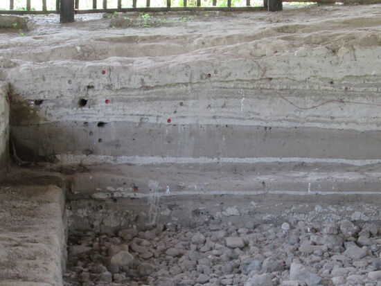 Erdschicht für Erdschicht wurde untersucht.