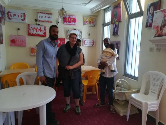 Wir werden durch das Haus geführt und man gibt uns viele Informationen.