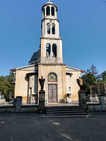 Es gibt unzählige Kirchen in Addis Abeba.