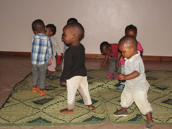 In dieser Gruppe haben wir auch gleich beim Füttern geholfen.