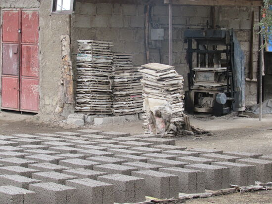 Eine "Steinfabrik", hier wird jeder Stein einzeln von Hand hergestellt.