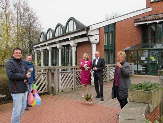 Prost - aber alles auf Abstand!