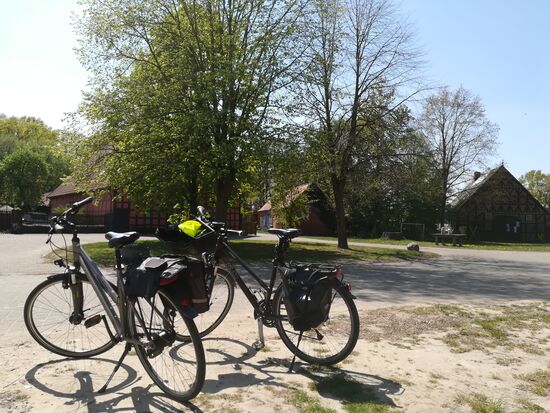 Mit etwas Proviant im Gepäck heißt es nun locker in die Pedale treten.