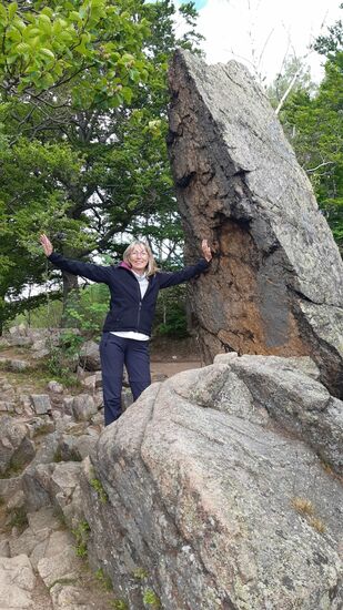 Dieser Felsen lädt zum fotografieren ein.