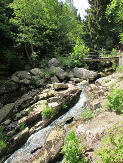 Die Brücke queren und dann geht es weiter.