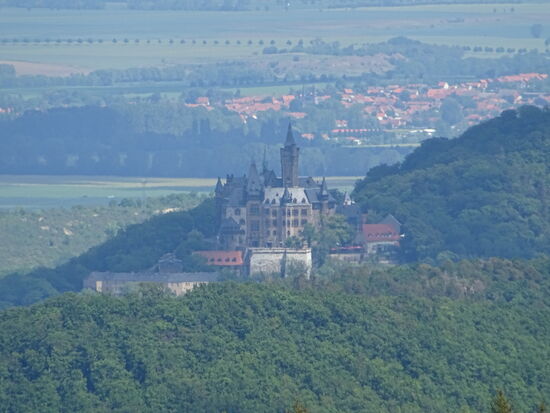 Auch das Schloß von Wernigerode können wir schwach erkennen.