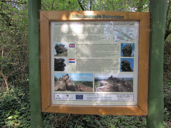 Am Startpunkt gibt es einige Informationen zur Mauer.