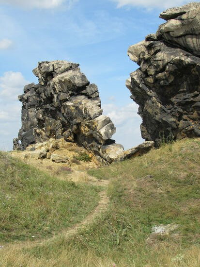 Wenige Schritte weiter haben wir die Königssteine erreicht.