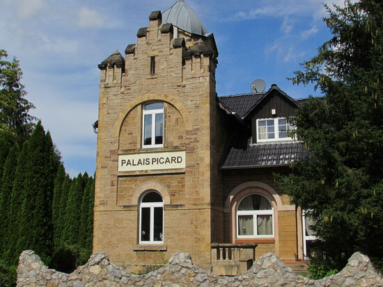 Dieses Palais wurde 1900 erbaut.