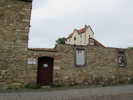 Am Kloster Wendhusen vorbei gehen wir zurück zu unserem Rundwanderweg.
