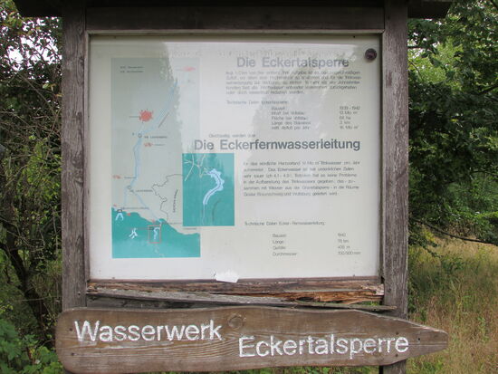 Kurz vor der Talsperre gibt es ein paar Informationen.