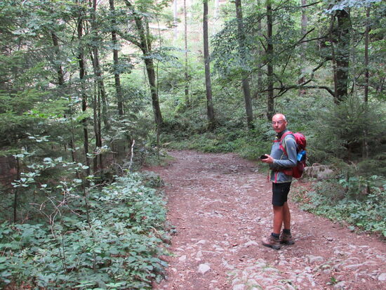 Oberhalb der Staumauer folgen wir wieder dem Weg den wir heute vormittag gekommen sind.
