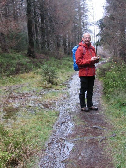 Es geht nun stetig bergauf und unser Weg gleicht teilweise eher einem Bachlauf.