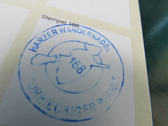 Stempel Nummer zwei - was es mit dem dreieckigen Pfahl auf sich hat finden wir auch noch heraus ...