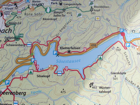Ein Blick auf unsere Route. Wir starten auf dem Parkplatz zwischen Vorbecken und Sösestausee. Wir folgen zunächst dem Wanderweg direkt am Stausee entlang bis zur Staumauer, machen dann den Abstecher zum Eselsplatz und wandern dann weiter oberhalb des Sees zurück zum Parkplatz - los geht`s.