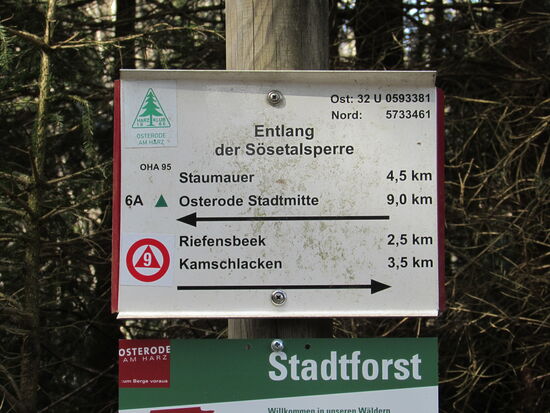 Das erste Etappenziel liegt 4,5km entfernt - die Staumauer.